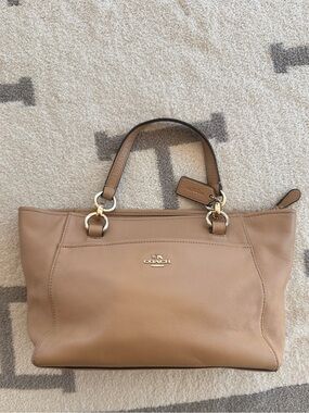 Coach Tan Leather Shoulder Bag with Gold Hardware Brooke Carryall w strap